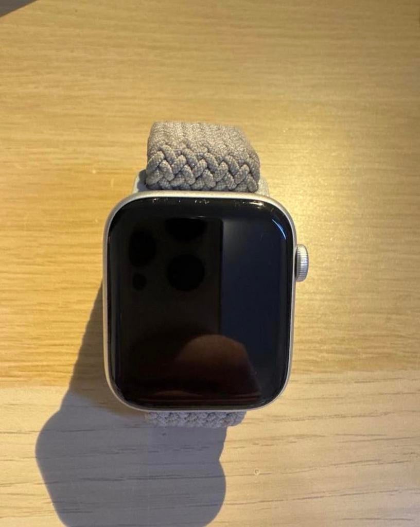 Apple Watch SE met bandjes, Gebruikt, IOS, Ophalen of Verzenden, Waterdicht