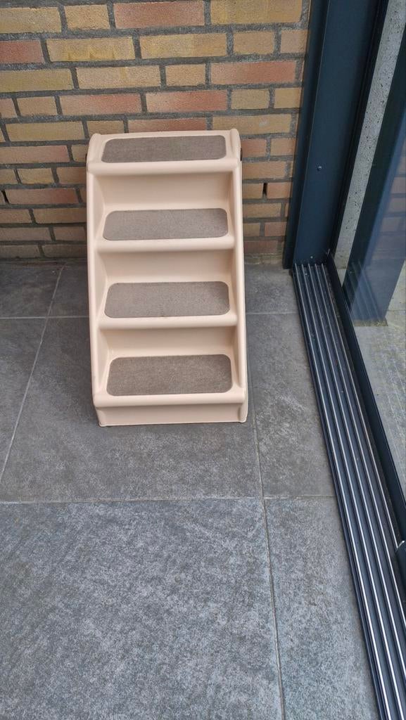 Nieuw hondentrapje, Ophalen, Nieuw
