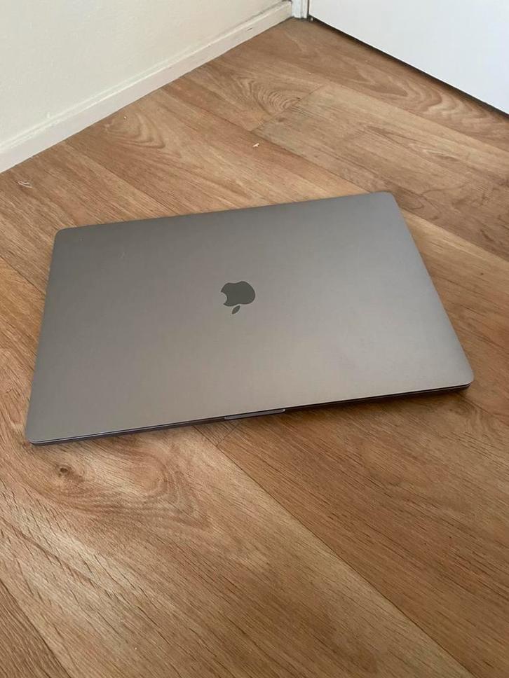 Defect- MacBook Pro 16 inch Spacegray - waterschade, Computers en Software, Apple Macbooks, Niet werkend, MacBook Pro, 16 inch