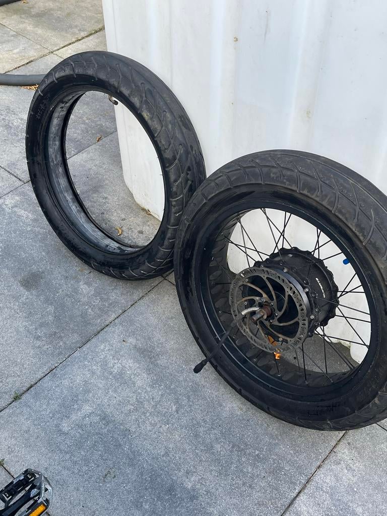Super 73 voorband met binnenband en achterwiel met motor, Fietsen en Brommers, Fietsonderdelen, Gebruikt, Rubber, Ophalen, Elektrische fiets