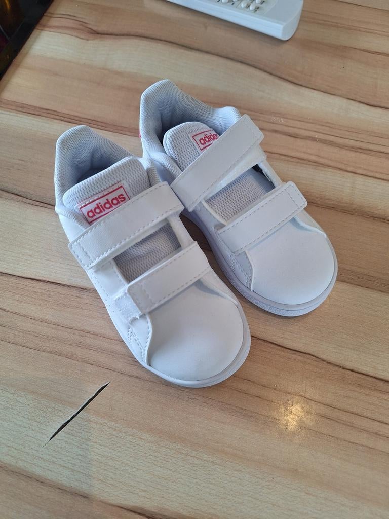 Adidas pantoffels maat 25, Kinderen en Baby's, Babykleding | Schoentjes en Sokjes, Verzenden, Nieuw, Meisje, Slofjes