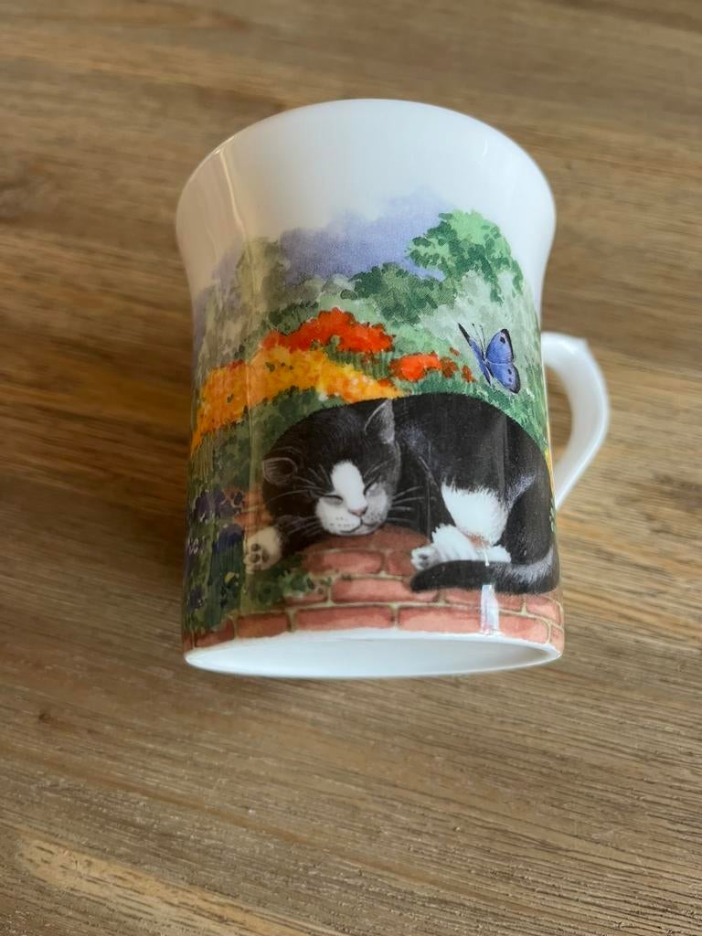 Royal Heritage Queens 'Sleeping Cat in the Flower Garden'mok, Ophalen of Verzenden, Zo goed als nieuw, Porselein, Kop en/of schotel