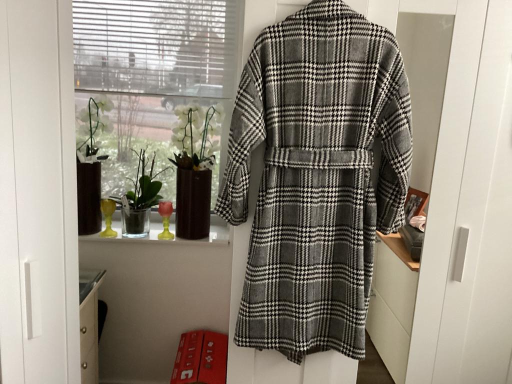 Winterjas, Ophalen of Verzenden, Zo goed als nieuw, Maat 42/44 (L), Zwart