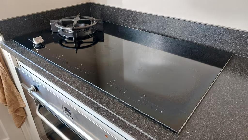 Atag Combi kookplaat inductie en gas Wokbrander 90 cm ZGAN, Witgoed en Apparatuur, Kookplaten, Ophalen, Zo goed als nieuw