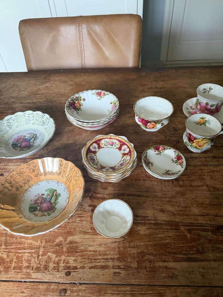 Diverse Royal Albert Servies: Old Country Roses & Lady Hamil, Antiek en Kunst, Antiek | Servies los, Ophalen of Verzenden