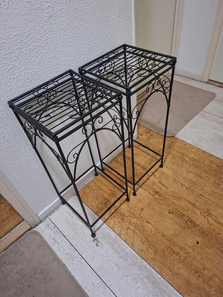 Set van 2 zwarte metalen plantenstandaards, Huis en Inrichting, Woonaccessoires | Overige, Ophalen of Verzenden, Klassiek, Metaal
