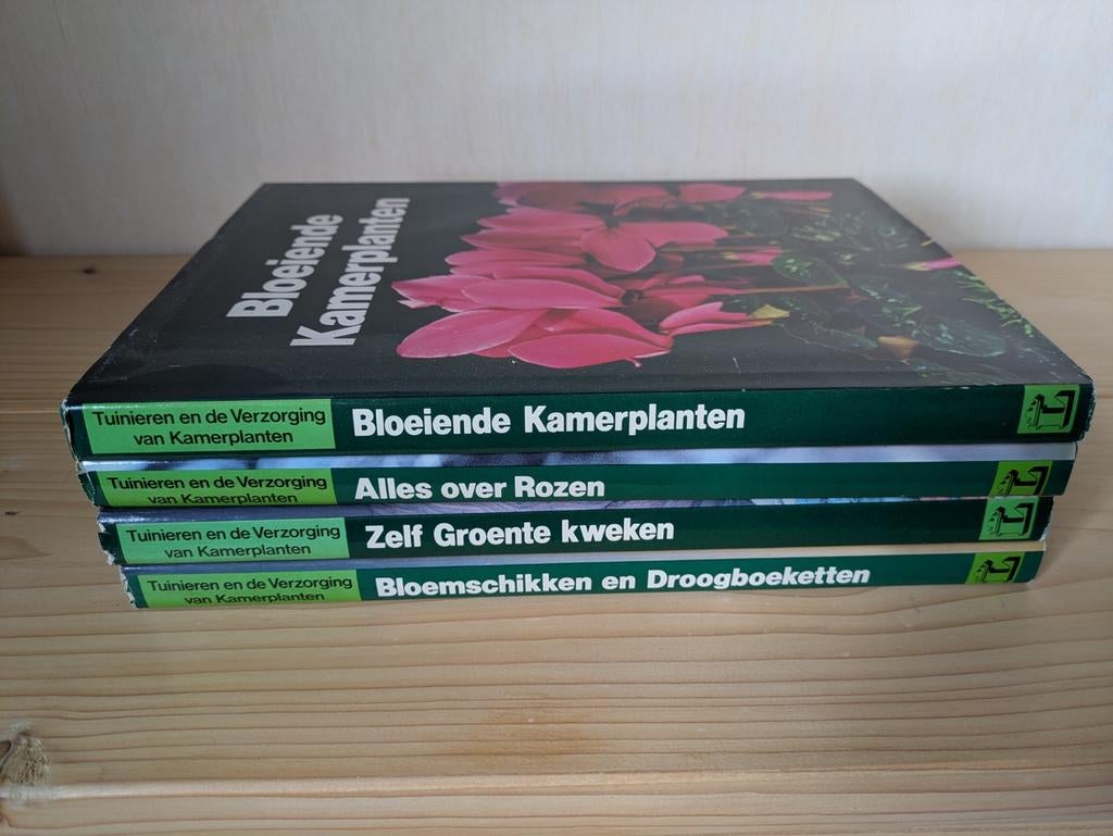 Tuinieren en de verzorging van kamerplanten - Lecturama, Ophalen of Verzenden, Zo goed als nieuw, Bloemen en Planten