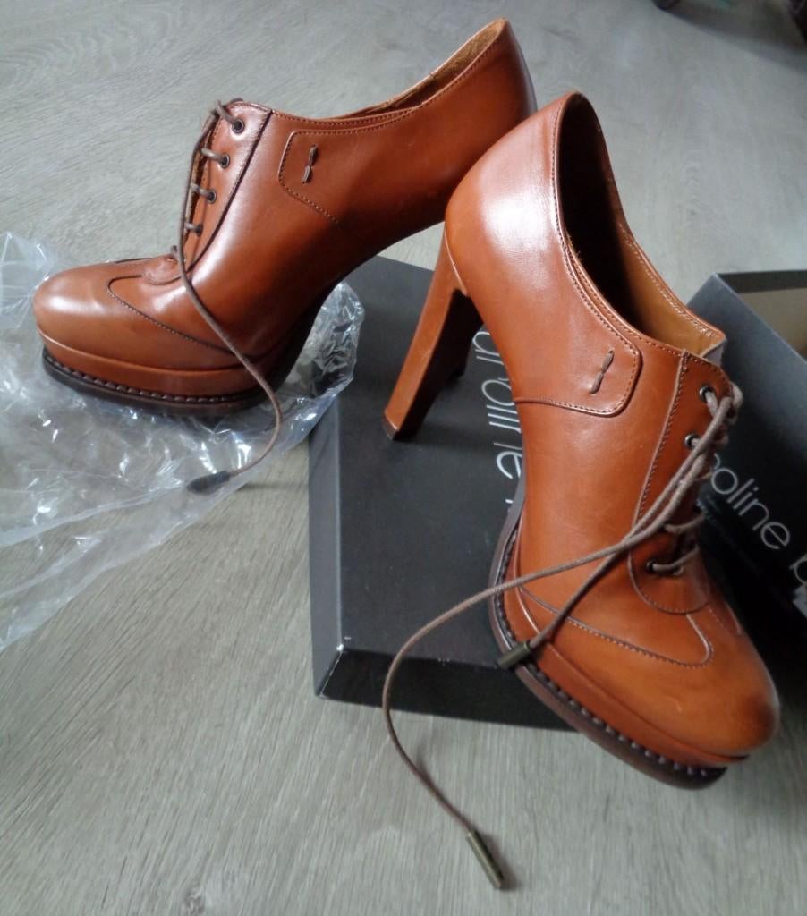 Caroline Biss hoge veter schoenen camel leer 39 NIEUW, Bruin, Nieuw, Ophalen of Verzenden, Schoenen met hoge hakken