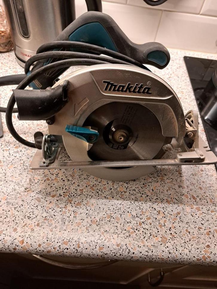 Makita HS6601 Cirkelzaag - 1050W, 165mm blad, Doe-het-zelf en Verbouw, Gereedschap | Zaagmachines, Gebruikt, Cirkelzaag, 600 tot 1200 watt