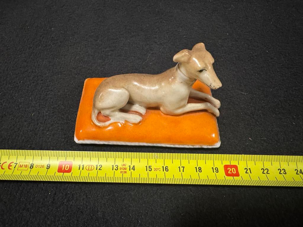 Porseleinen Wippet Windhond Beeldje Staffordshire, Antiek en Kunst, Verzenden