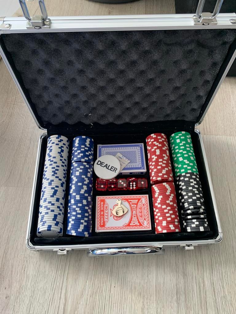 Pokerset in aluminium koffer met fiches, kaarten en dobbelst, Drie of vier spelers, Ophalen of Verzenden, Gebruikt