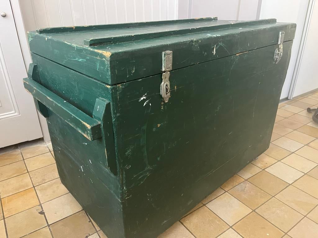 Grote houten reiskist op wieltjes - Vintage opbergkist, Huis en Inrichting, Woonaccessoires | Kisten, Ophalen, Gebruikt, 50 tot 100 cm