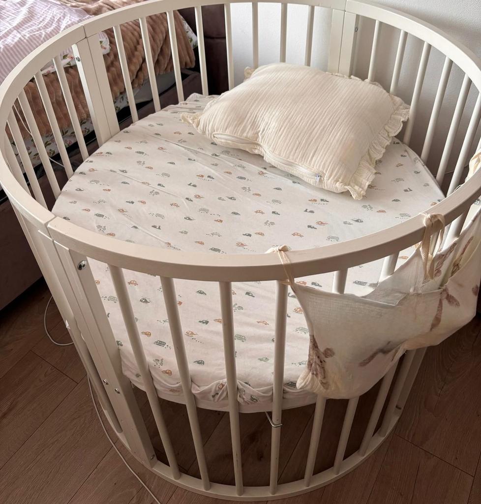 Mooie ronde babywieg met matras, Kinderen en Baby's, Ophalen, Zo goed als nieuw, Wieg