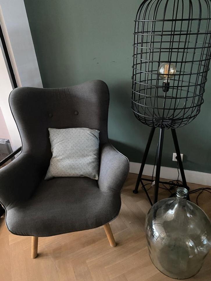 Heerlijke stoel, Huis en Inrichting, Stoelen, Zo goed als nieuw, Eén, Hout, Stof, Grijs, Ophalen