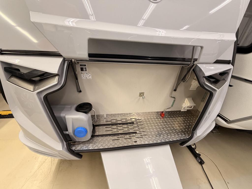 Knaus Sudwind Black Selection 460 EU 1700KG+Enkelebed+Electr, Caravans en Kamperen, Schokbreker, Bedrijf, 5 tot 6 meter, Knaus