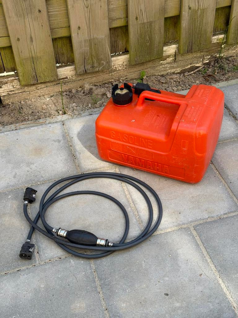 Yamaha boot brandstoftank 12L + brandstofslang + handpomp, Ophalen, Zo goed als nieuw, Overige typen, Zeilboot of Motorboot