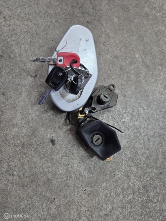 Tankdop buddyslot slot zijkap multistrada 3 sleutels 999 749, Gebruikt, Factorystore.service@ducati.com, Ophalen of Verzenden