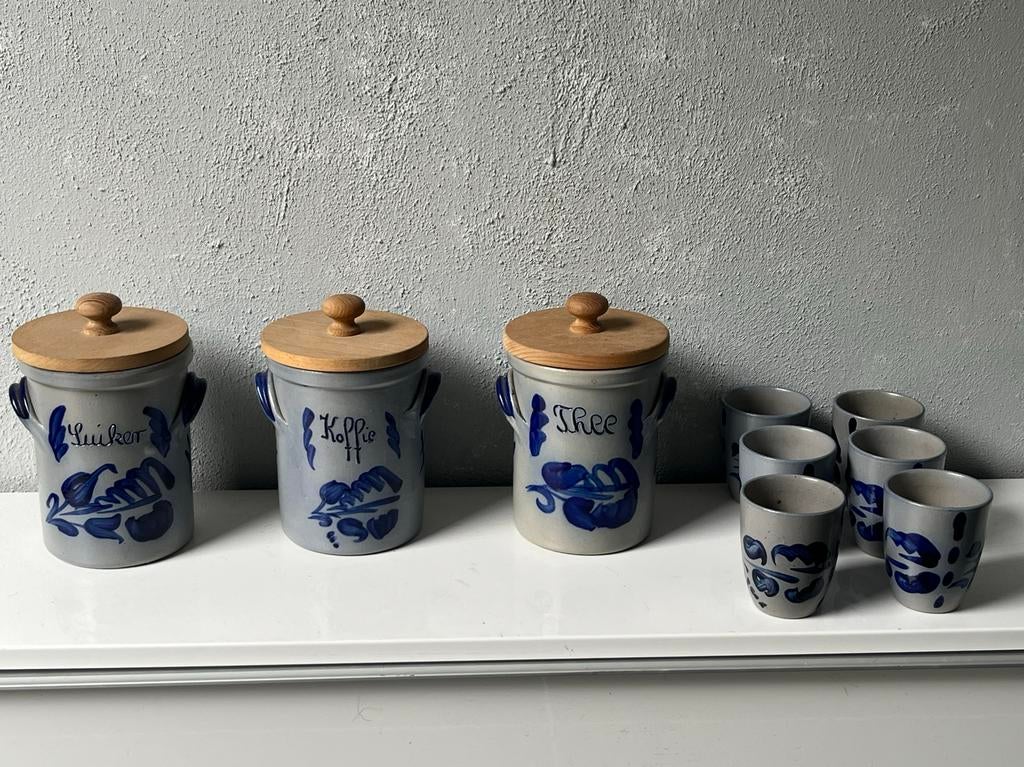 Keuls Aardewerk / 3 voorraadpotten / 6 bekers, Ophalen