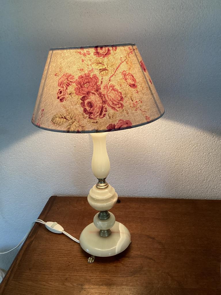 Marmeren/Messing Lampenvoet met Bijpassende Gebloemde  Kap., Ophalen of Verzenden, Zo goed als nieuw, Minder dan 50 cm