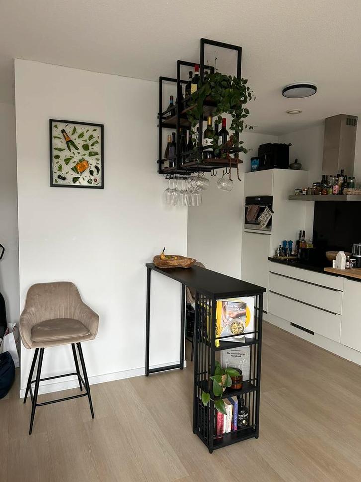 Industriële bartafel met hangend wijnrek en glashouders, Huis en Inrichting, Barren, Zo goed als nieuw, Ophalen