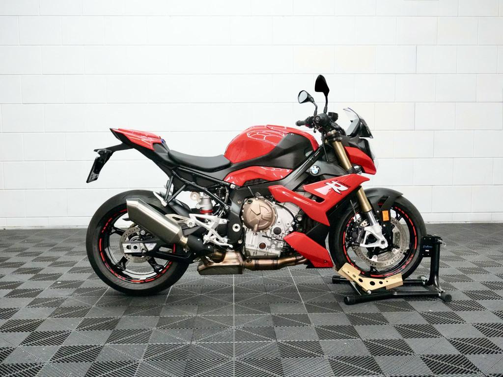 BMW S1000R 165PK | 7.083 KM | Full Power Naked | Dealer OH, Motoren, Motoren | BMW, Postbus 5805
2280 HV  Rijswijk, NL, Bedrijf