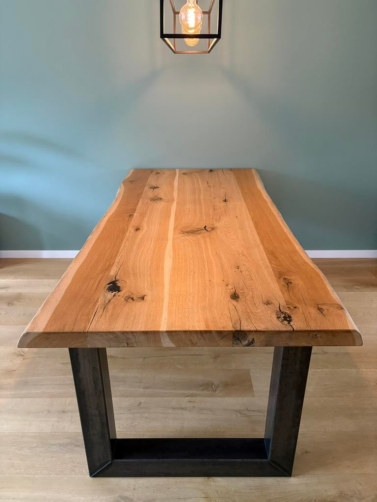 Prachtige massief eiken boomstamtafel — 210 x 100 cm, Huis en Inrichting, Tafels | Eettafels, Ophalen, Zo goed als nieuw, Eikenhout