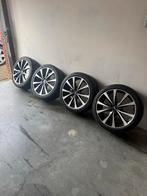 Aluminium velgen met banden 235/40/19 VW Passat B8, Auto-onderdelen, Banden en Velgen, 19 inch, Gebruikt, Banden en Velgen, Ophalen of Verzenden