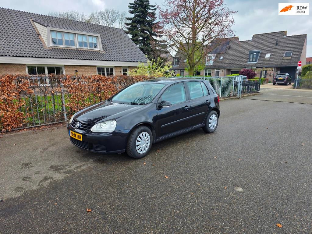 Volkswagen Golf 1.6 FSI Turijn, Auto's, Voorwielaandrijving, Gebruikt, 4 cilinders, Zwart