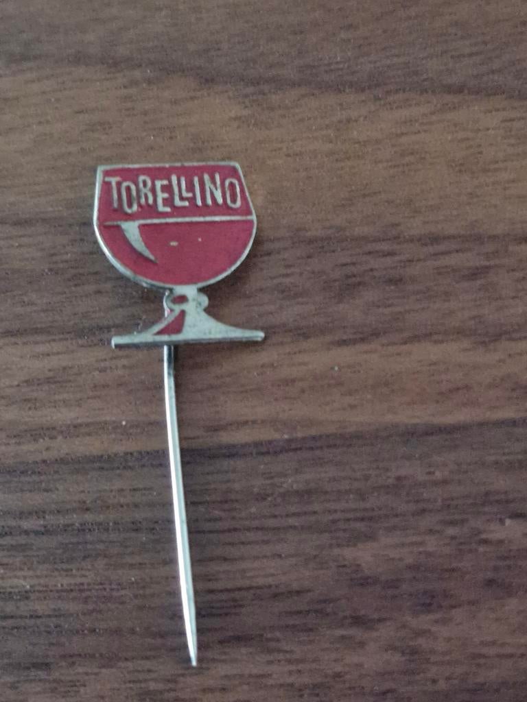 080 Vintage Torelino  Speldje, Ophalen of Verzenden, Gebruikt, Overige onderwerpen, Speldje of Pin