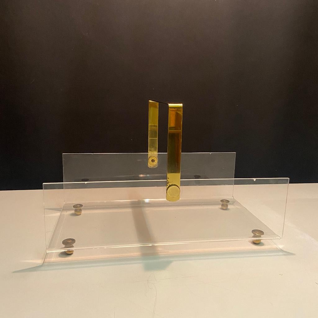 Vintage jaren 70 plexiglas en messing krantenrek David Lange, Gebruikt, Plexiglas, Ophalen of Verzenden, Messing