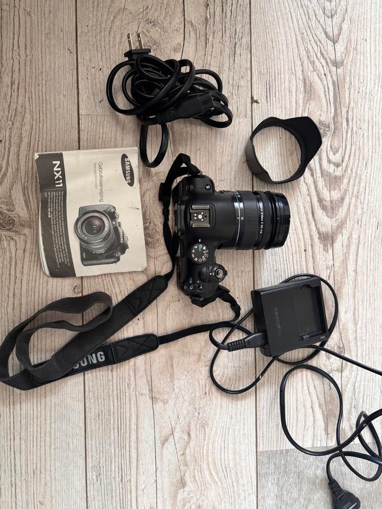 Samsung NX11 systeemcamera + 18-55mm lens – scherm defect, Ophalen of Verzenden, Gebruikt, Spiegelreflex, Samsung