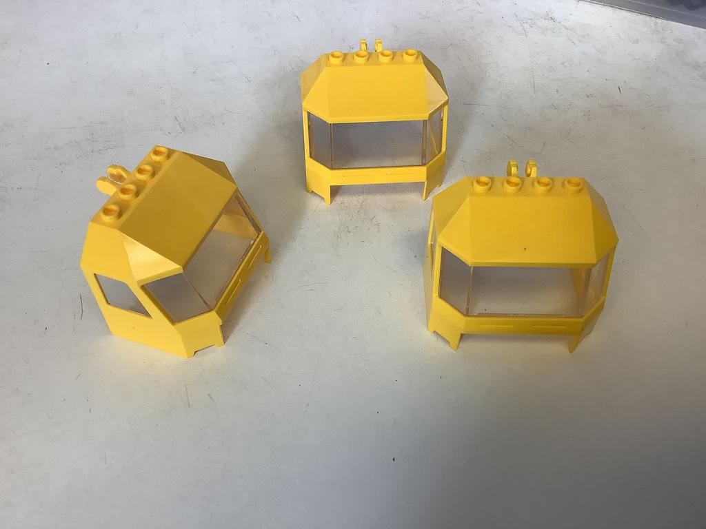 Lego voorruit cabine 4x6x4 met scharnier en 1x4 uitsparing, Ophalen of Verzenden, Gebruikt, Losse stenen, Lego