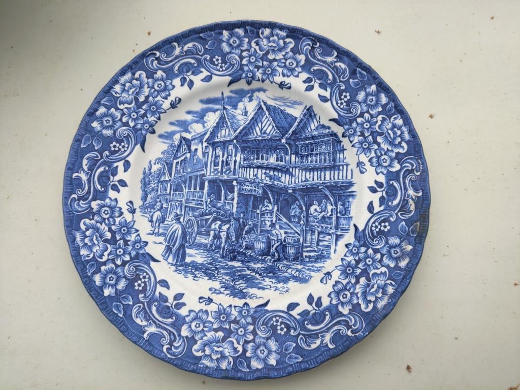 Vintage Royal Tudor Ware Bord - 17e-eeuwse Brouwerij-scène, Antiek en Kunst, Antiek | Servies los, Ophalen of Verzenden