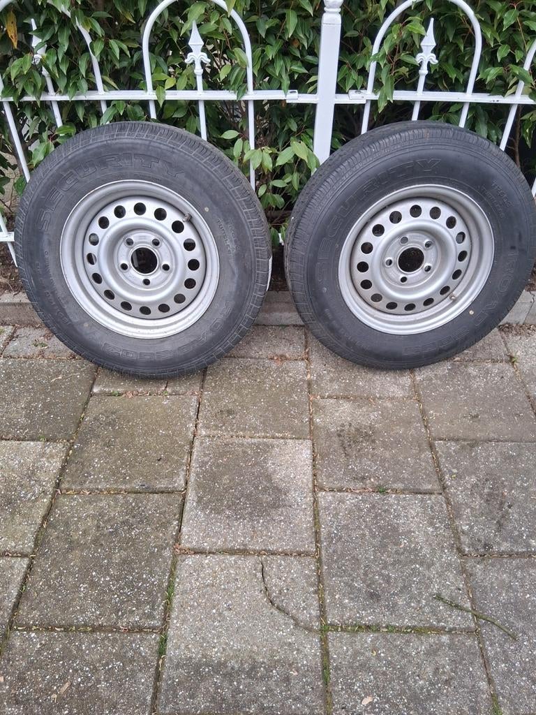Te koop 2 goede 14 inch aanhangwagen wielen, Ophalen