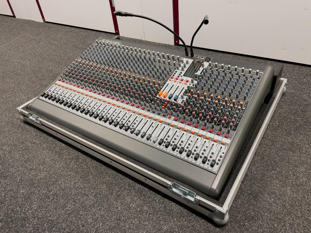 Behringer XL3200 32 kanaals analoge mengtafel + flightcase, Ophalen, Zo goed als nieuw, 20 kanalen of meer, Microfooningang