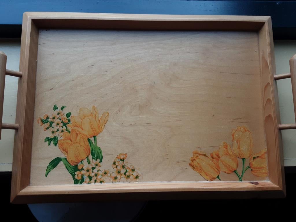 Houten dienblad met handvatten. Gele tulpen , narcissen, Huis en Inrichting, Ophalen of Verzenden, Zo goed als nieuw, Rechthoekig
