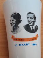 Beker tgv verloving Beatrix Claus 1966, Verzamelen, Koninklijk Huis en Royalty, Ophalen of Verzenden, Zo goed als nieuw, Servies