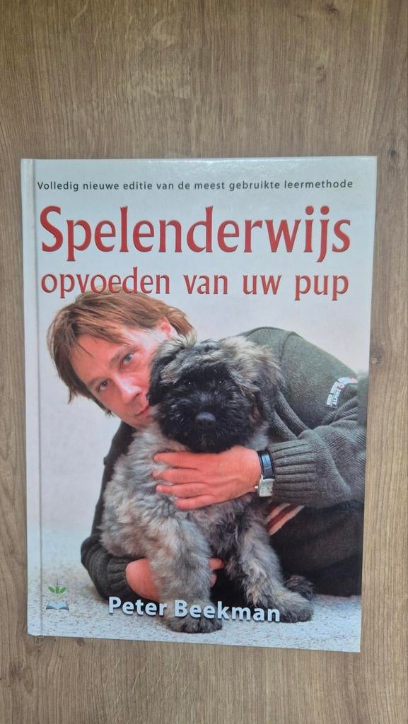 Spelenderwijs opvoeden van uw pup - Peter Beekman, Ophalen of Verzenden, Zo goed als nieuw, Honden, Peter Beekman