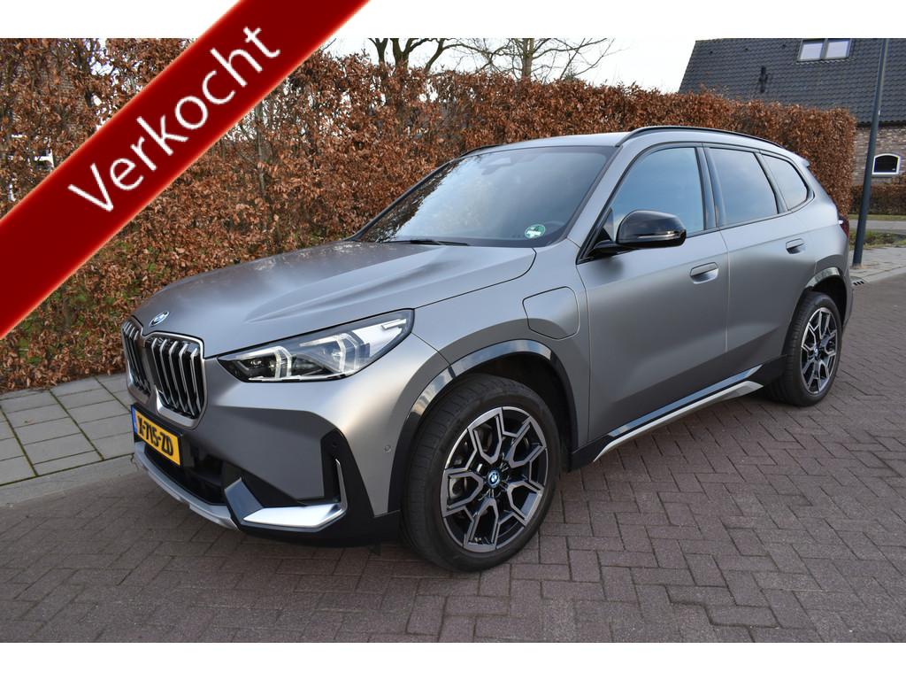 BMW X1 xDrive25e '24 245PK PANO, TREKH, ACC 29DKM!, Auto's, BMW, Gebruikt, Euro 6, Bedrijf, Adaptive Cruise Control
