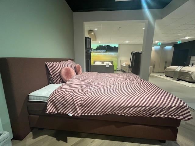 Boxspring vlak 180x210 cm in een hazel kleur, Ophalen, Overige kleuren, Sommelsdijse haven 19, 180 cm