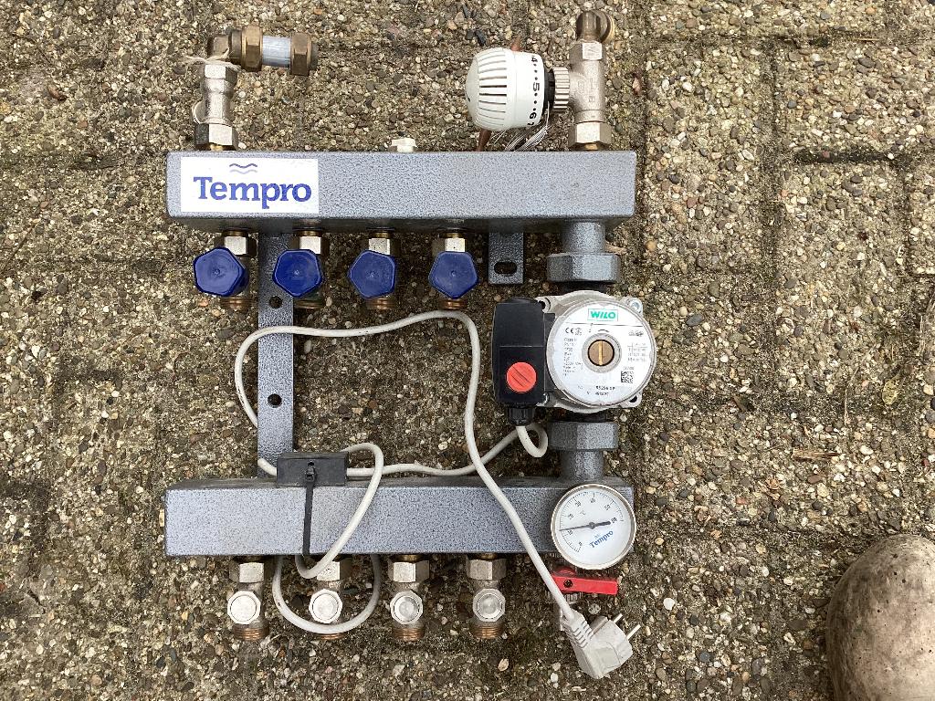 Vloerverwarming verdeler, Ophalen, 30 tot 80 cm, Gebruikt, Overige typen