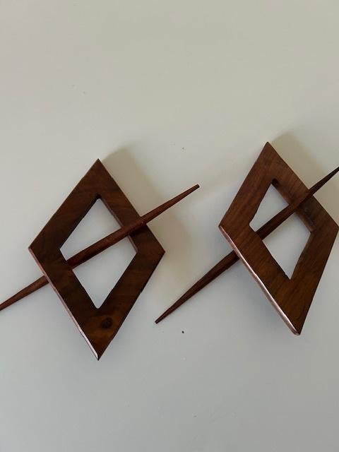 2 ruitvormige gordijnhouders, Minder dan 50 cm, Bruin, Ophalen of Verzenden, Zo goed als nieuw