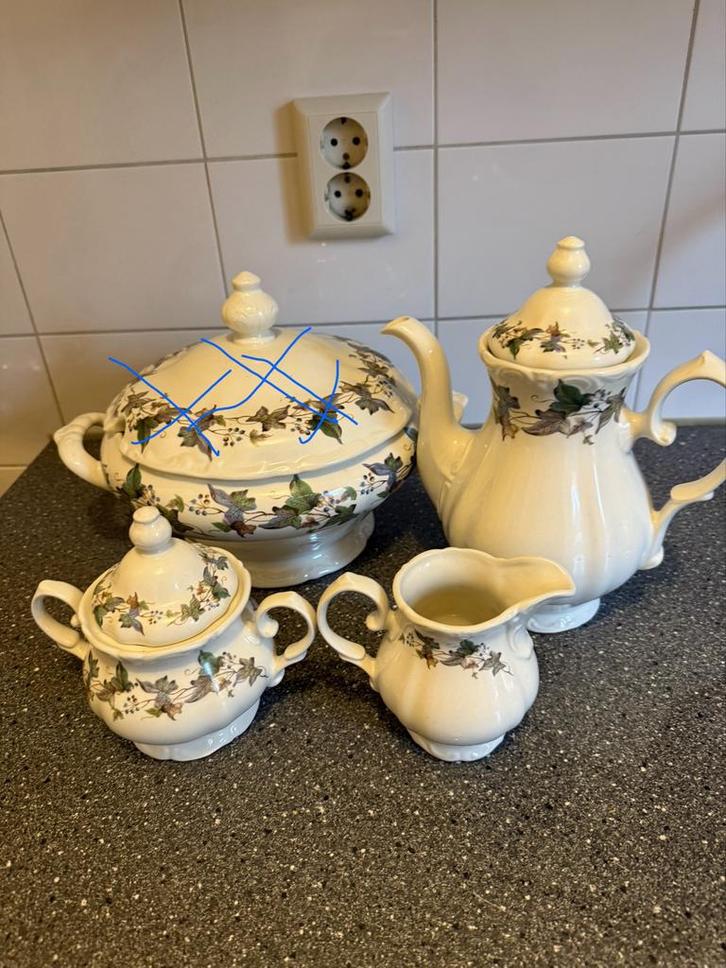 servies van Royal China Vigo, Huis en Inrichting, Keuken | Servies, Gebruikt, Compleet servies, Overige stijlen, Aardewerk, Ophalen of Verzenden
