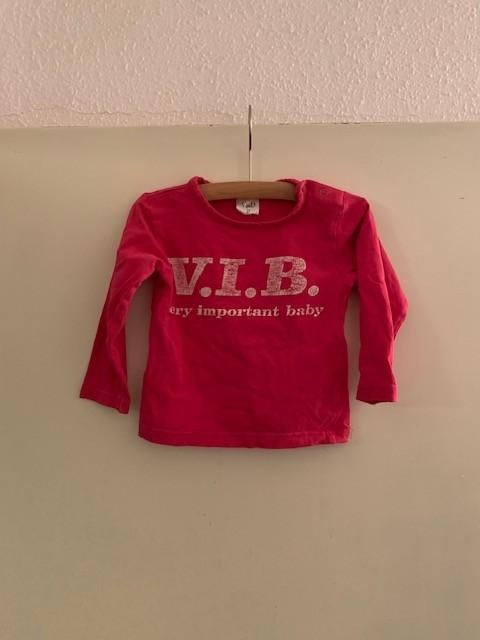 Rode shirt van de V&D. Maat 74, Kinderen en Baby's, Babykleding | Maat 74, Meisje, Ophalen of Verzenden, Zo goed als nieuw, V&D