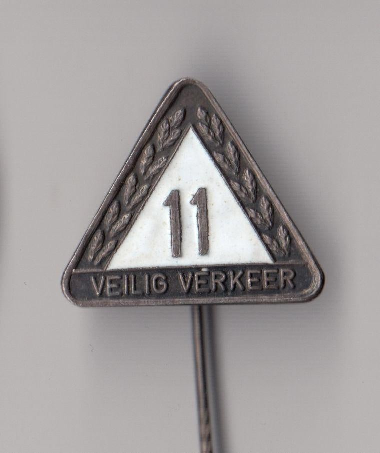 VVN Veilig Verkeer Nederland Verkeersbord Nr. 11 speldje, Gebruikt, Niet vindbaar, Niet vindbaar, Speldje of Pin