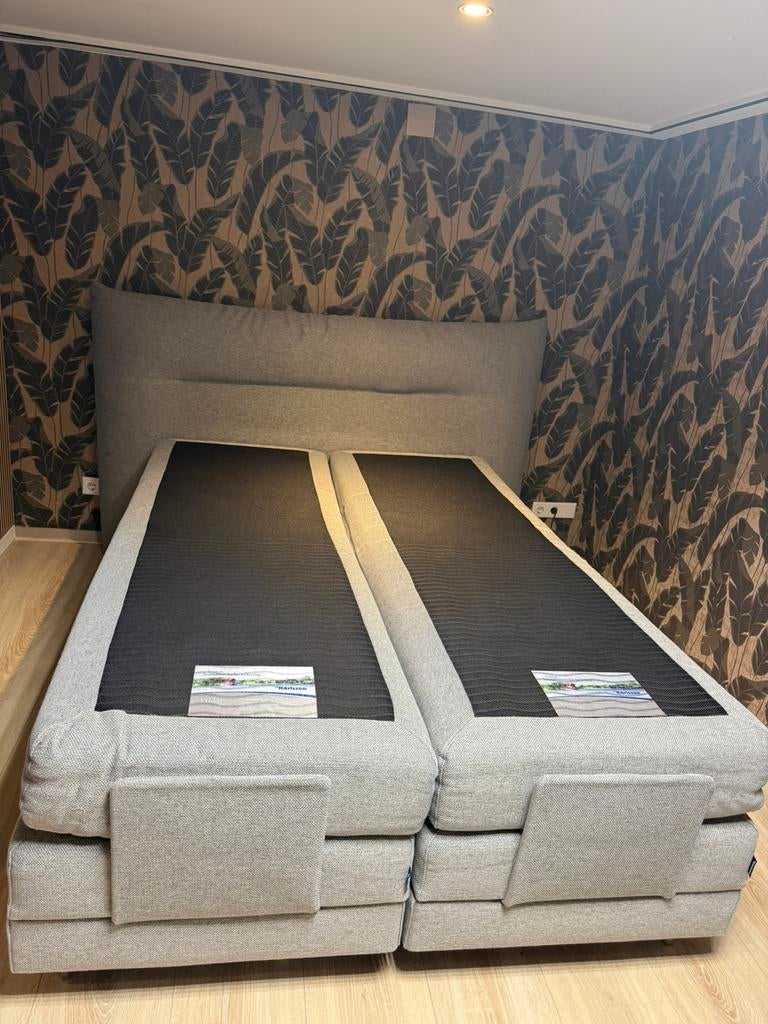 Boxspring Karlsson Romantisk, Ophalen, Tweepersoons, 140 cm, Zo goed als nieuw