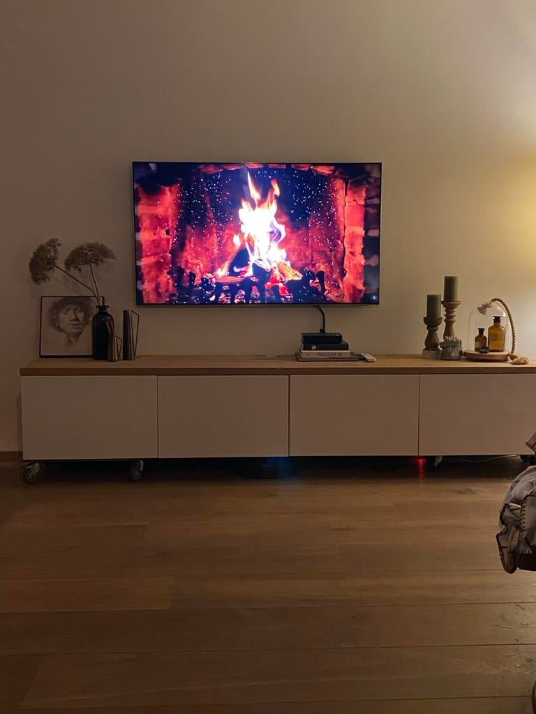 Ikea Besta Televisiemeubel met houten blad en witte kasten, Huis en Inrichting, Gebruikt, Ophalen of Verzenden, 200 cm of meer
