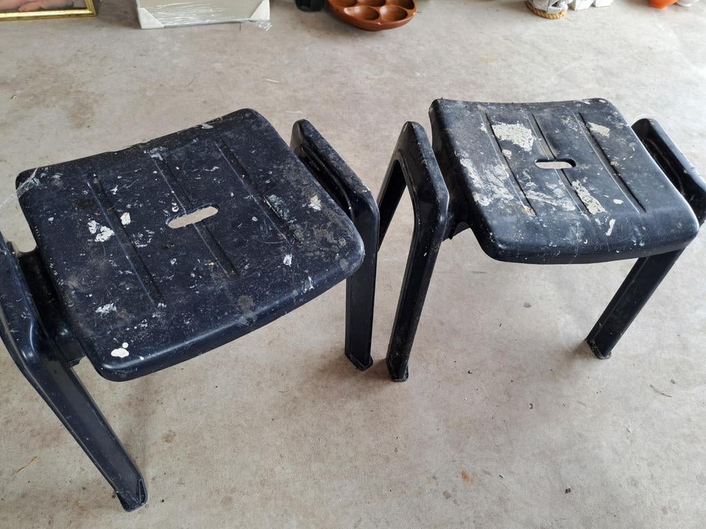 Twee gebruikte donkerblauwe kunststof krukjes, Ophalen, Kunststof, Gebruikt, Twee