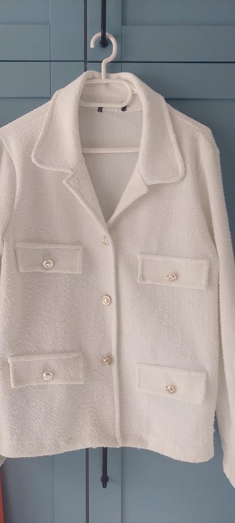 Nieuw boucle jasje van azuri mt 42, Kleding | Dames, Ophalen of Verzenden, Nieuw, Maat 42/44 (L)