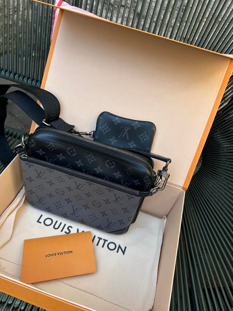 Louis Vuitton Trio Messenger tas – zo goed als nieuw, Zwart, Zo goed als nieuw, Leer, Ophalen